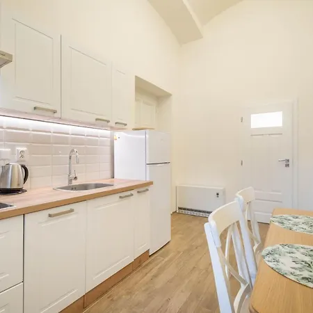Dlazdena Apartament *