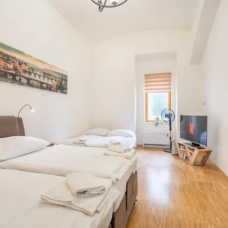 Appartamento Dlazdena Praga
